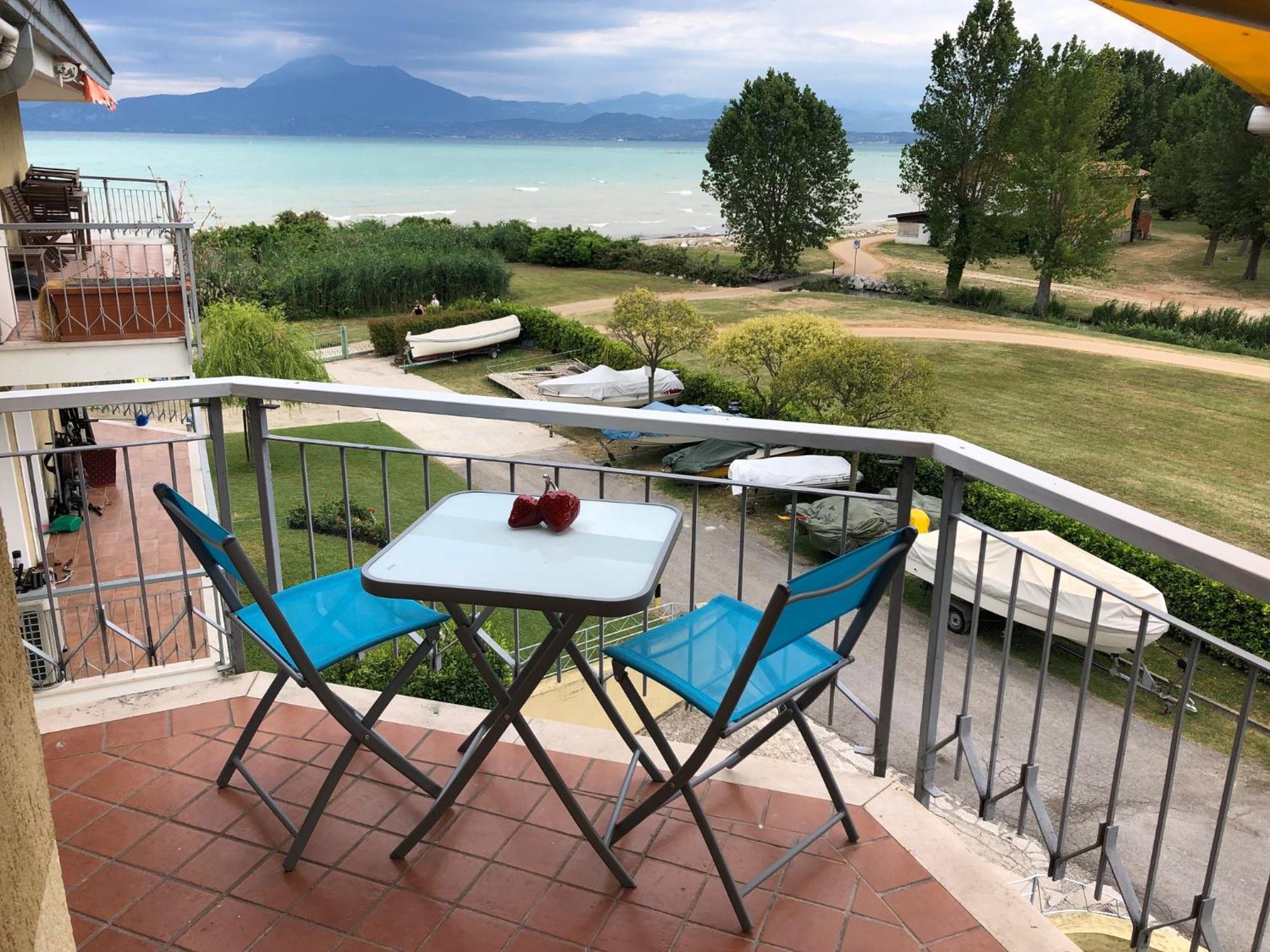 Seeblickwohnung Sirmione - Fronte Lago Mit Privatsteg Luaran gambar