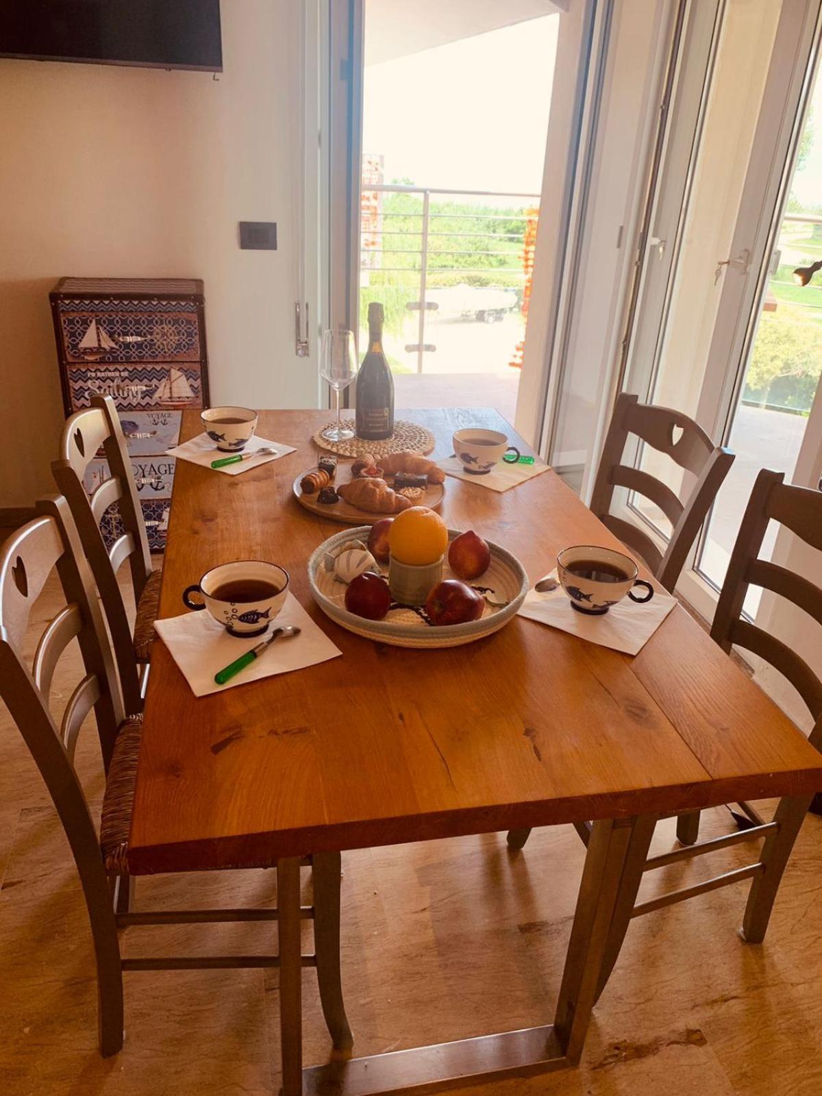 Seeblickwohnung Sirmione - Fronte Lago Mit Privatsteg Luaran gambar